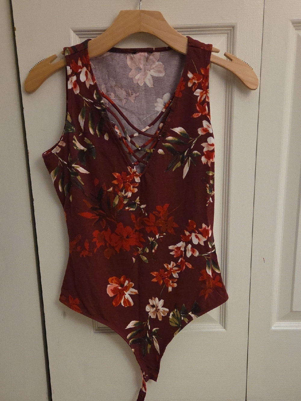 Guess Floral Lace-Up Burgundy Bodysuit